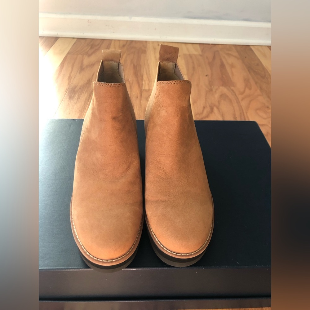 Eillen Fisher Leather Booties (Almost new)